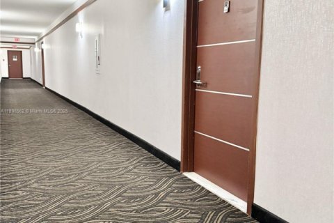 Снять в аренду кондоминиум в Авентура, Флорида 2 спальни, 102.56м2, № 1950076 - фото 2