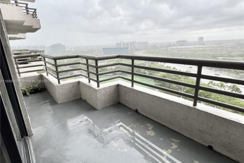 Снять в аренду кондоминиум в Авентура, Флорида 2 спальни, 102.56м2, № 1950076 - фото 10