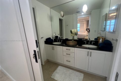 House in Miami Beach, Florida 2 bedrooms, 87.61 sq.m. № 2080233 - photo 25