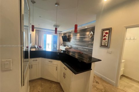 House in Miami Beach, Florida 2 bedrooms, 87.61 sq.m. № 2080233 - photo 15