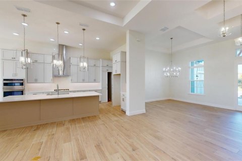 House in Apollo Beach, Florida 4 bedrooms, 278.99 sq.m. № 1578792 - photo 5