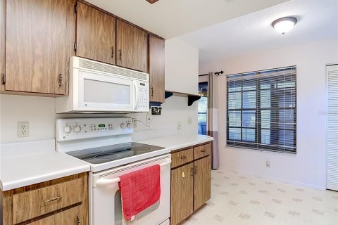 House in Spring Hill, Florida 2 bedrooms, 111.2 sq.m. № 2220599 - photo 25