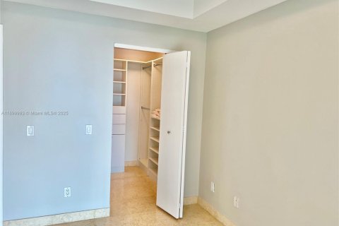 Condominio en alquiler en Miami, Florida, 2 dormitorios, 93.37 m2 № 1951474 - foto 13