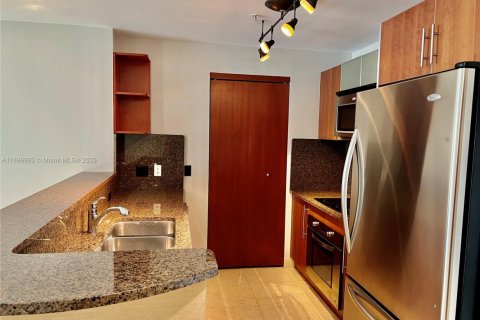 Condominio en alquiler en Miami, Florida, 2 dormitorios, 93.37 m2 № 1951474 - foto 3