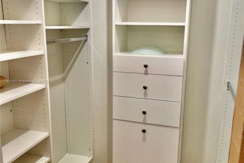 Condominio en alquiler en Miami, Florida, 2 dormitorios, 93.37 m2 № 1951474 - foto 12