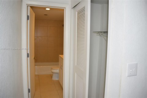 Copropriété à vendre à Miami Beach, Floride: 55.18 m2 № 1921841 - photo 11
