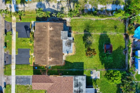 Commercial property in Oakland Park, Florida 143.07 sq.m. № 2177803 - photo 20