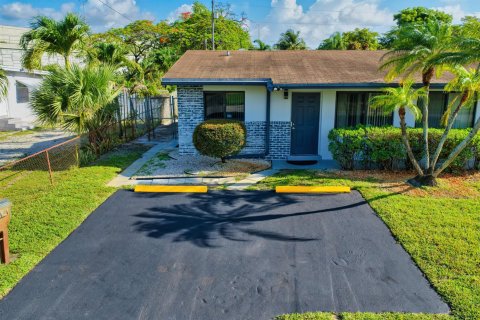 Commercial property in Oakland Park, Florida 143.07 sq.m. № 2177803 - photo 3