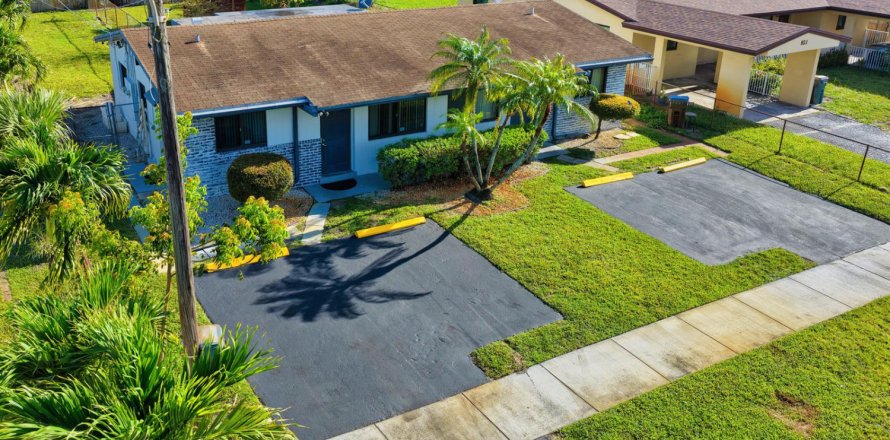Commercial property in Oakland Park, Florida 143.07 sq.m. № 2177803