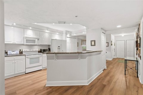 Condominio en venta en New Smyrna Beach, Florida, 3 dormitorios, 179.77 m2 № 2308100 - foto 9