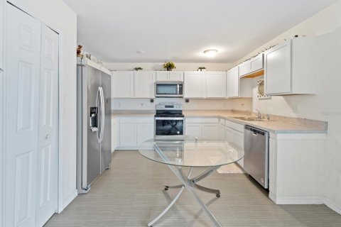House in Kissimmee, Florida 4 bedrooms, 168.99 sq.m. № 2195571 - photo 14