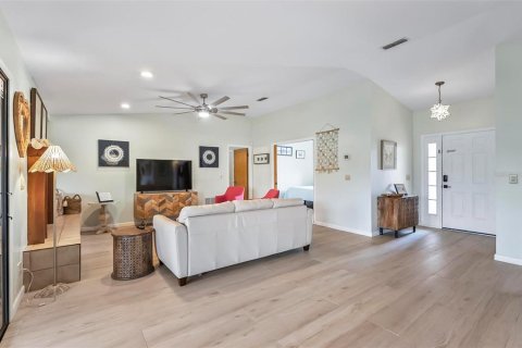 House in Palm Coast, Florida 3 bedrooms, 224.54 sq.m. № 1826961 - photo 6