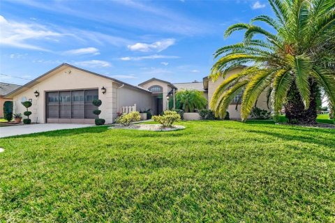 House in Palm Coast, Florida 3 bedrooms, 224.54 sq.m. № 1826961 - photo 3