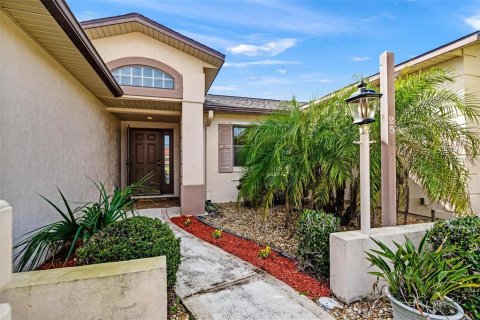 House in Palm Coast, Florida 3 bedrooms, 224.54 sq.m. № 1826961 - photo 4