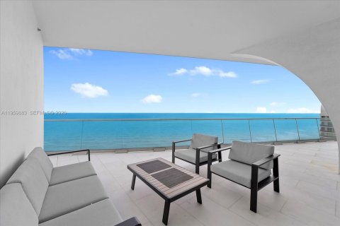 Condo in Sunny Isles Beach, Florida, 3 bedrooms № 2032022 - photo 30