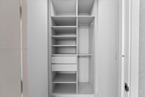 Condo in Sunny Isles Beach, Florida, 3 bedrooms № 2032022 - photo 25