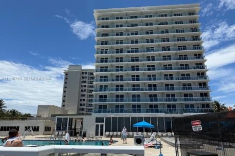 Студия в кондо в Санни-Айлс-Бич, Флорида № 2009713