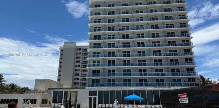 Студия в кондо в Санни-Айлс-Бич, Флорида № 2009713