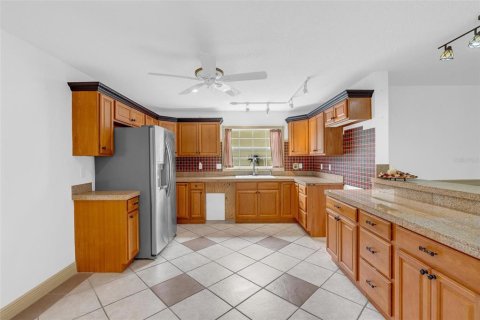 Casa en venta en Eustis, Florida, 4 dormitorios, 292.83 m2 № 2350134 - foto 22