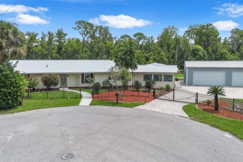 Casa en venta en Eustis, Florida, 4 dormitorios, 292.83 m2 № 2350134 - foto 2