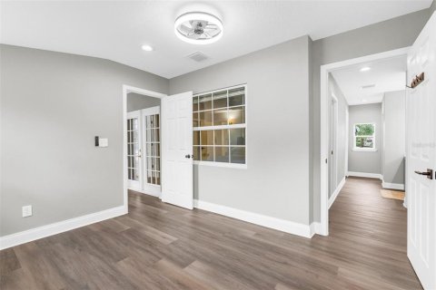 Casa en venta en Eustis, Florida, 4 dormitorios, 292.83 m2 № 2350134 - foto 9