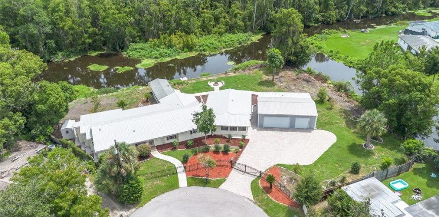 Casa en Eustis, Florida 4 dormitorios, 292.83 m2 № 2350134