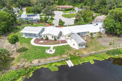 Casa en venta en Eustis, Florida, 4 dormitorios, 292.83 m2 № 2350134 - foto 3