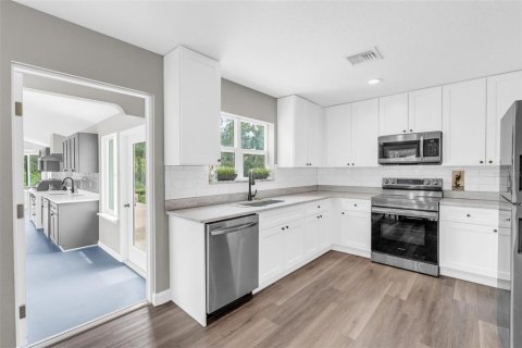 Casa en venta en Eustis, Florida, 4 dormitorios, 292.83 m2 № 2350134 - foto 14