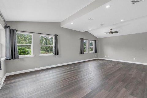 Casa en venta en Eustis, Florida, 4 dormitorios, 292.83 m2 № 2350134 - foto 8