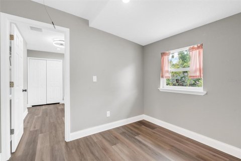 Casa en venta en Eustis, Florida, 4 dormitorios, 292.83 m2 № 2350134 - foto 12