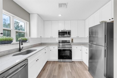 Casa en venta en Eustis, Florida, 4 dormitorios, 292.83 m2 № 2350134 - foto 13