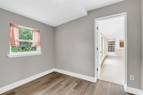 Casa en venta en Eustis, Florida, 4 dormitorios, 292.83 m2 № 2350134 - foto 11