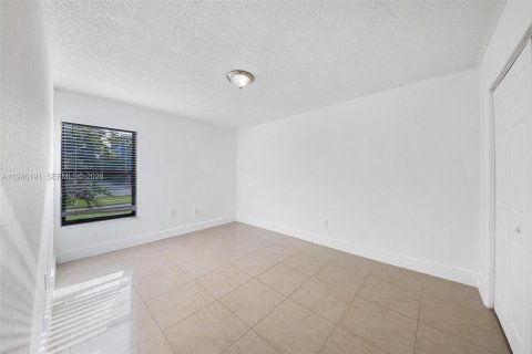Apartment in North Miami, Florida 2 bedrooms, 78.97 sq.m. № 2002467 - photo 9