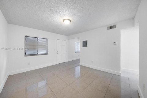Apartment in North Miami, Florida 2 bedrooms, 78.97 sq.m. № 2002467 - photo 3