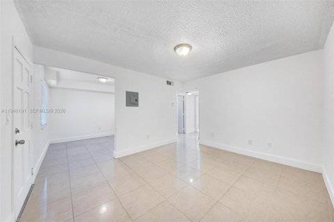 Apartment in North Miami, Florida 2 bedrooms, 78.97 sq.m. № 2002467 - photo 2