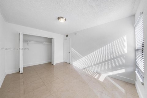 Apartment in North Miami, Florida 2 bedrooms, 78.97 sq.m. № 2002467 - photo 10
