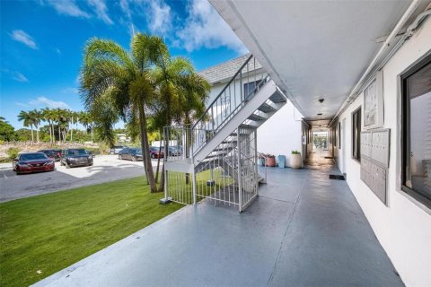 Apartment in North Miami, Florida 2 bedrooms, 78.97 sq.m. № 2002467 - photo 11