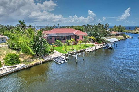 Villa ou maison à louer à Port Charlotte, Floride: 3 chambres, 323.39 m2 № 2214950 - photo 4
