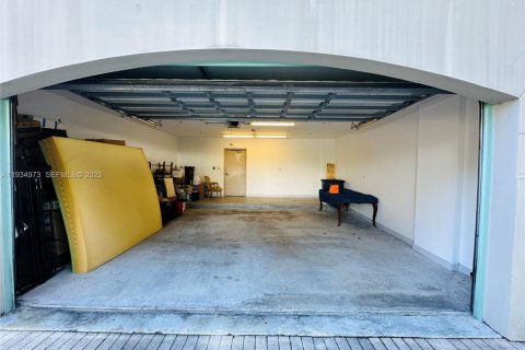 Condominio en alquiler en Coral Gables, Florida, 3 dormitorios, 195.09 m2 № 1993790 - foto 4