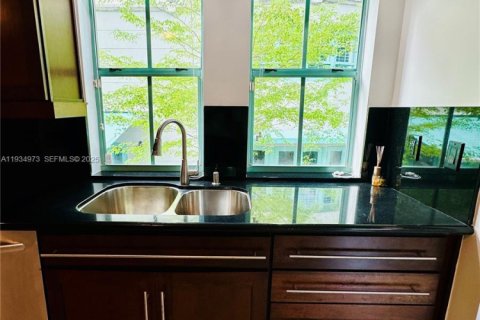 Condominio en alquiler en Coral Gables, Florida, 3 dormitorios, 195.09 m2 № 1993790 - foto 29