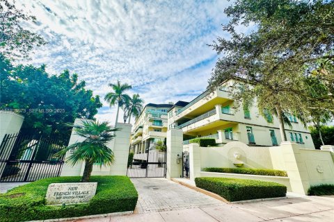 Condominio en alquiler en Coral Gables, Florida, 3 dormitorios, 195.09 m2 № 1993790 - foto 1