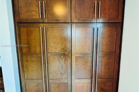 Condominio en alquiler en Coral Gables, Florida, 3 dormitorios, 195.09 m2 № 1993790 - foto 26