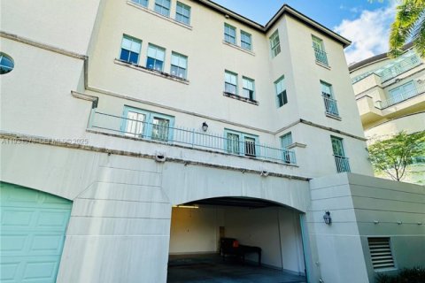 Condominio en alquiler en Coral Gables, Florida, 3 dormitorios, 195.09 m2 № 1993790 - foto 3