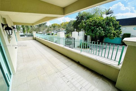 Condominio en alquiler en Coral Gables, Florida, 3 dormitorios, 195.09 m2 № 1993790 - foto 12