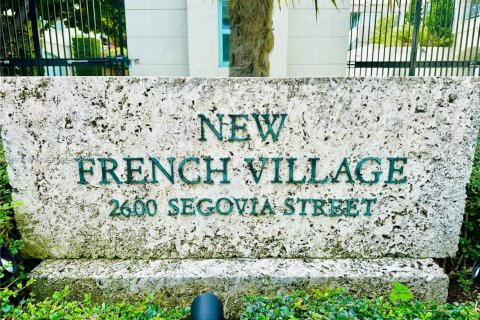 Condominio en alquiler en Coral Gables, Florida, 3 dormitorios, 195.09 m2 № 1993790 - foto 2