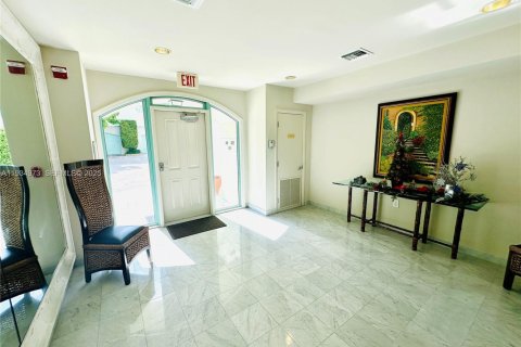 Condominio en alquiler en Coral Gables, Florida, 3 dormitorios, 195.09 m2 № 1993790 - foto 6