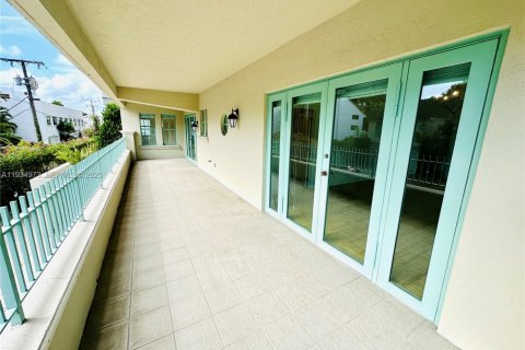 Condominio en alquiler en Coral Gables, Florida, 3 dormitorios, 195.09 m2 № 1993790 - foto 14