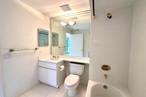 Condominio en alquiler en Coral Gables, Florida, 3 dormitorios, 195.09 m2 № 1993790 - foto 11