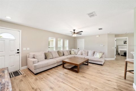 House in Ocala, Florida 3 bedrooms, 129.13 sq.m. № 2226149 - photo 11