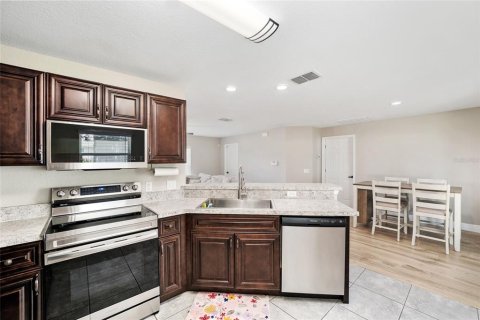 House in Ocala, Florida 3 bedrooms, 129.13 sq.m. № 2226149 - photo 21